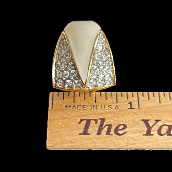 Vintage St. John Cream Enamel Rhinestone Clip On Gold Tone Earrings - Picture 7 of 8